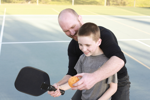 How to Hold a Pickleball Paddle – Pickler Guide